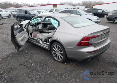 2020 Volvo S60 T6 Momentum z USA, uszkodzony, nr VIN 7JRA22TK4LG042174